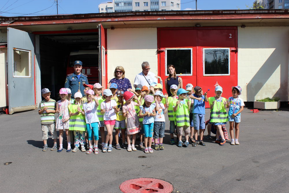 "Безопасные каникулы"- детский сад № 22 Калининского района на базе ПЧ № 34 преодолел пожарную полосу препятствий